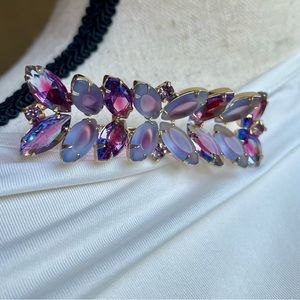 Vintage navette stone (glass) brooch -gold tone jewelry